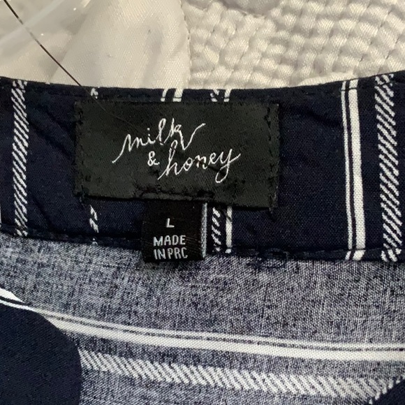 NWT Milk & Honey ladies v-neck top in size L - Picture 2 of 9